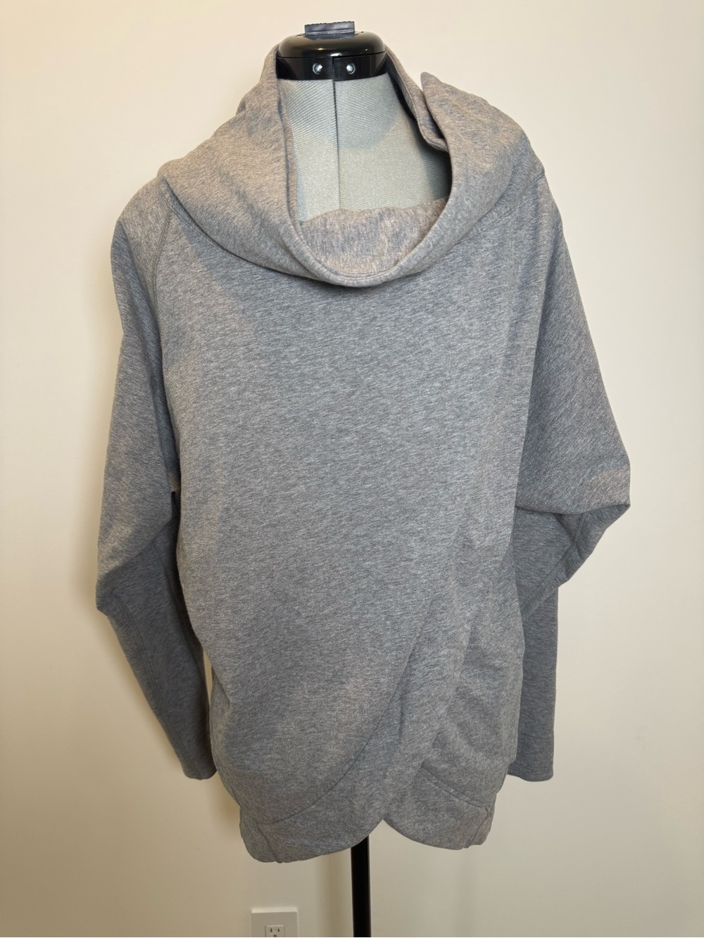 Lululemon Heathered Gray Snap Funnel Neck Pullover Sweatshirt Size 4